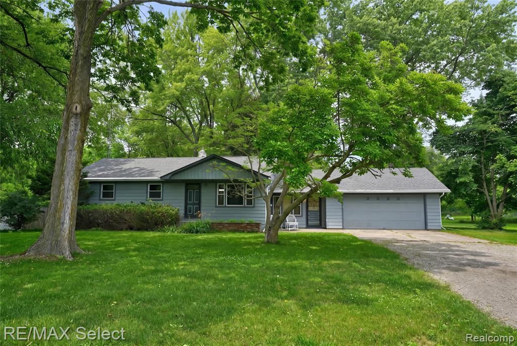 3323 East Carpenter Road Flint, MI 48506 - Photo 1 of 35