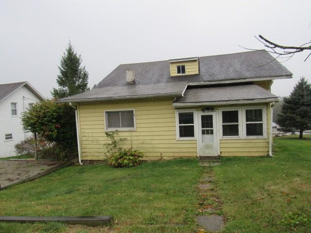 1688 Pitt Street Jennerstown, PA 15547 - Photo 3 of 23 a front view of a house with a garden