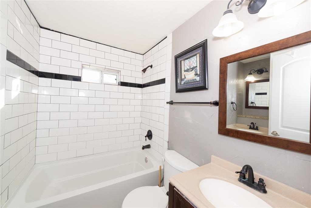 4405 Ray White Road, Unit A Fort Worth, TX 76244 - Photo 13 of 20 a bathroom with a sink a toilet and a bathtub
