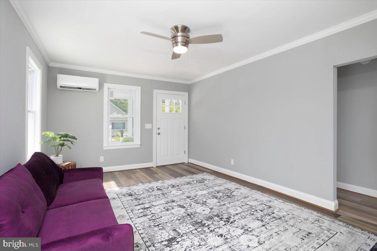 507 Burton Street Cambridge, MD 21613 - Photo 4 of 17 Living Room