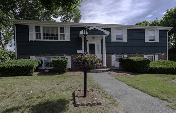3 Eileen Road Peabody, MA 01960 - Photo 3 of 20 Gallery Image 3