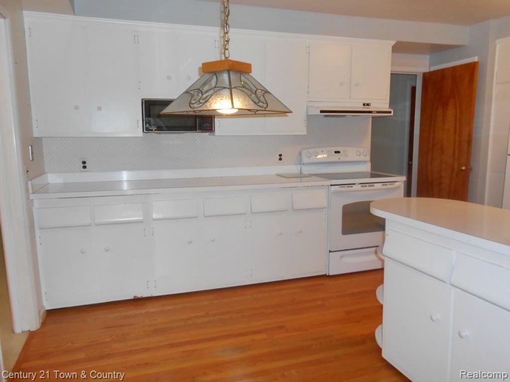 2926 Hillendale Drive Rochester, MI 48309 - Photo 12 of 31 Kitchen 4.jpg