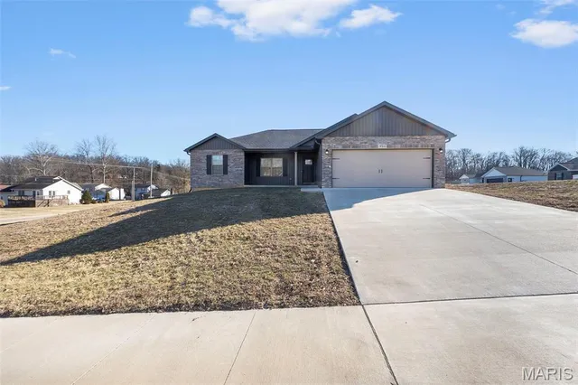 $325,000 | 994 Rifle Dr Cape, Cape Girardeau, MO 63701
