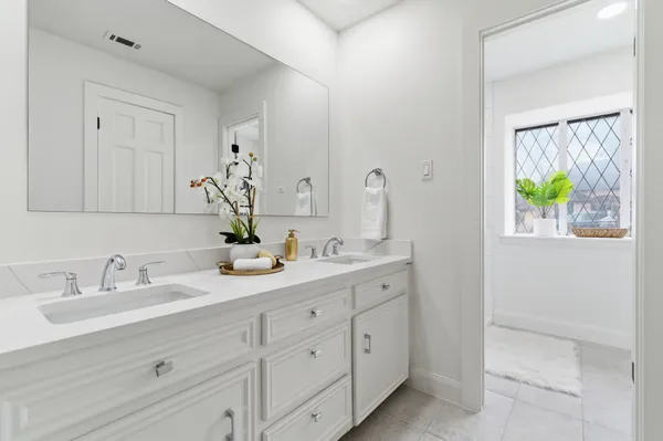 $359,500 | 5 Devonshire Drive, Conroe, TX 77304