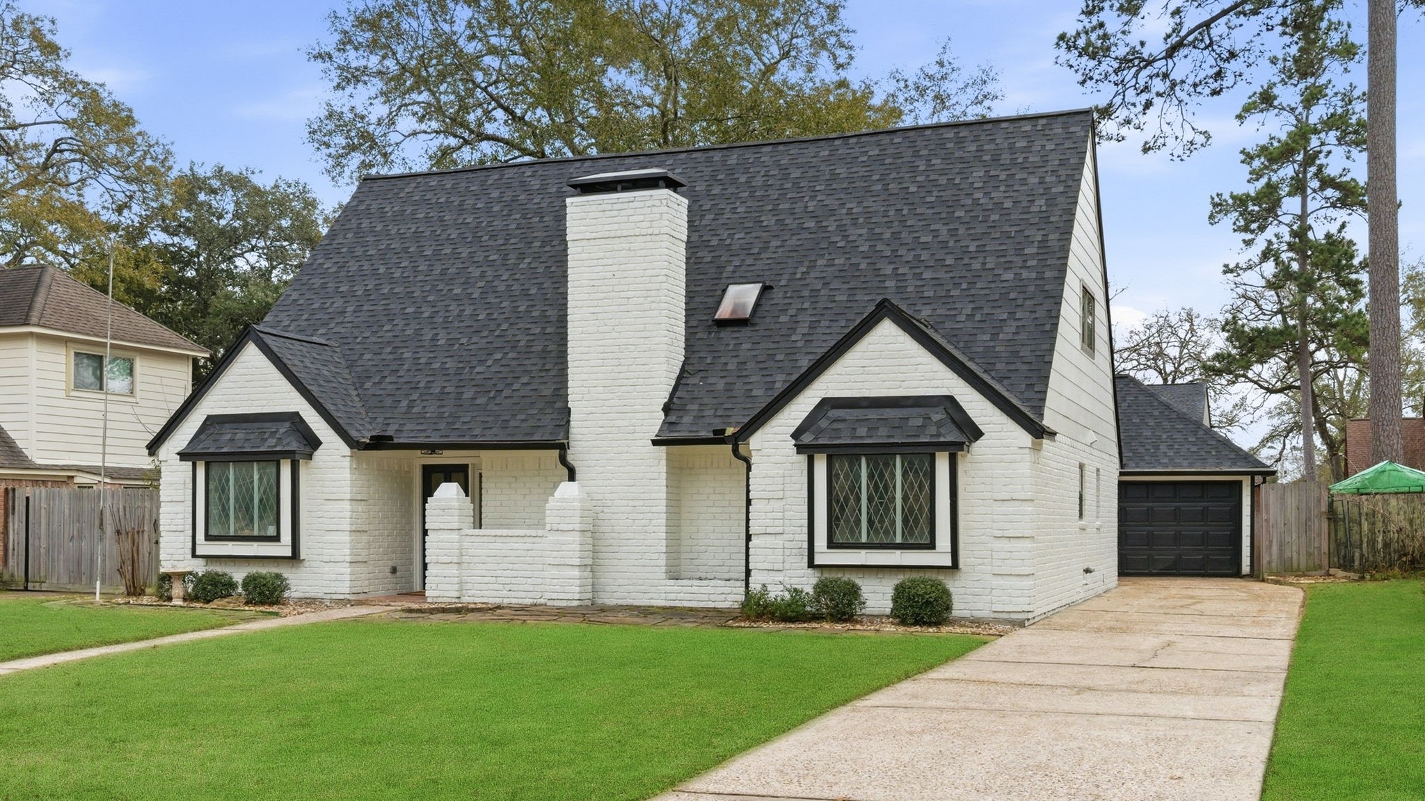 5 Devonshire Drive Conroe, TX 77304 - Photo 2 of 43