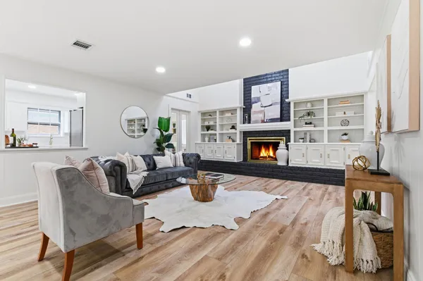 $359,500 | 5 Devonshire Drive, Conroe, TX 77304