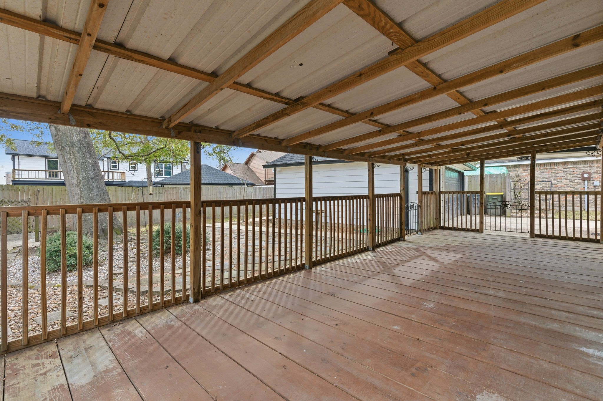 5 Devonshire Drive Conroe, TX 77304 - Photo 32 of 43
