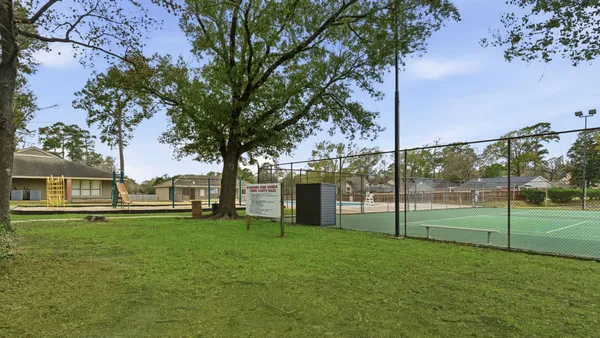 $359,500 | 5 Devonshire Drive, Conroe, TX 77304