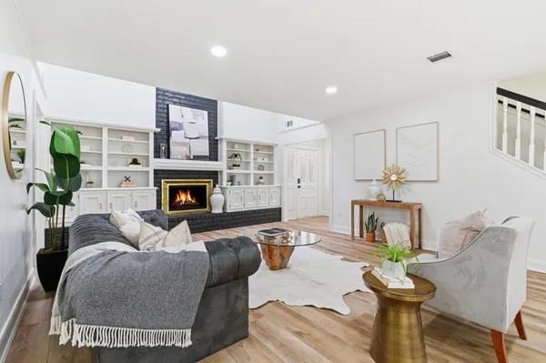 $359,500 | 5 Devonshire Drive, Conroe, TX 77304