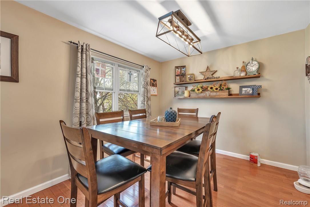 861 Downhill Lane Rochester, MI 48307 - Photo 15 of 44 861-Downhill-Ln-Rochester-Hills-MI-48307-windowstill-17.jpg