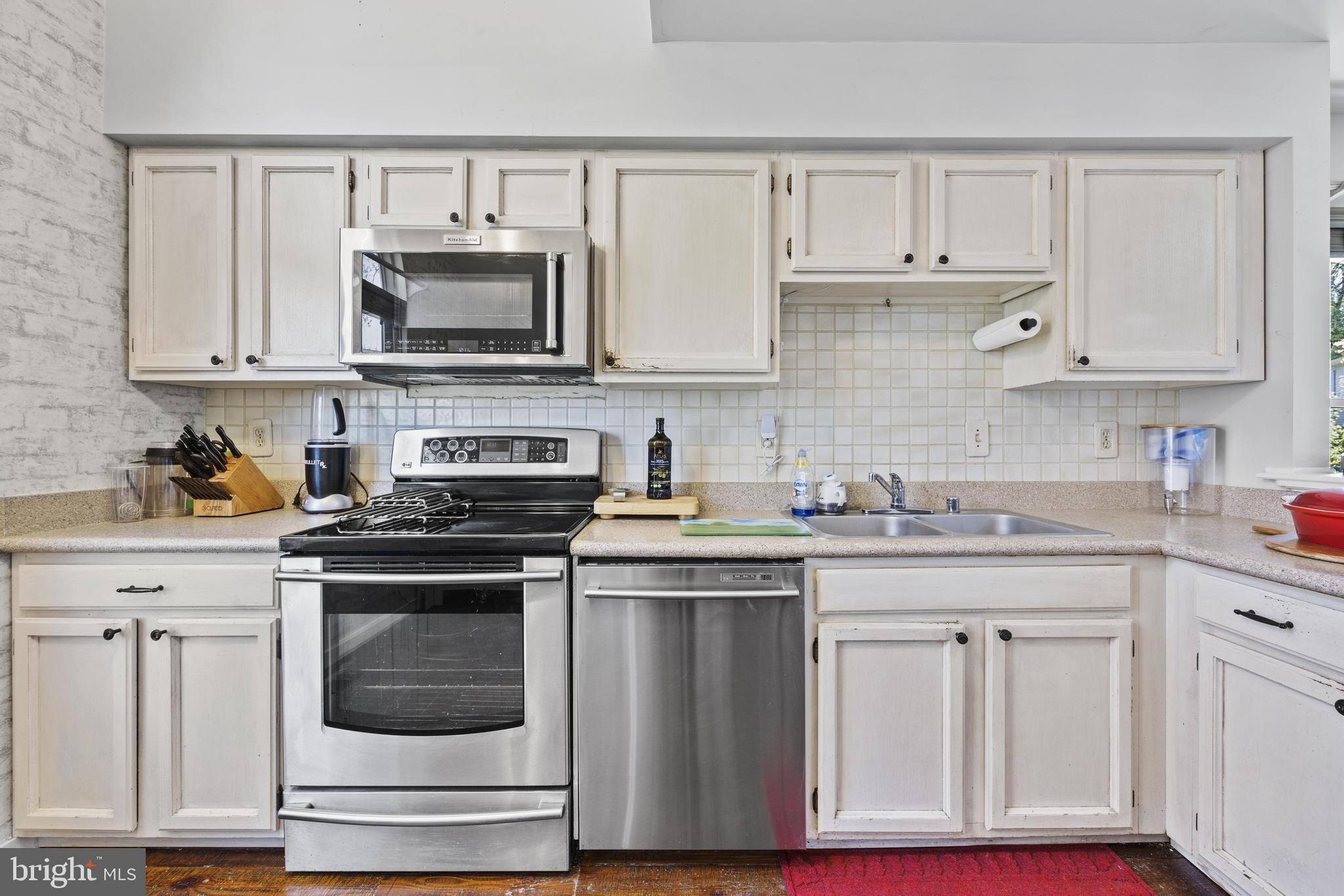 1561 Ritchie Lane Annapolis, MD 21401 - Photo 12 of 66 Charming kitchen with modern appliances.
