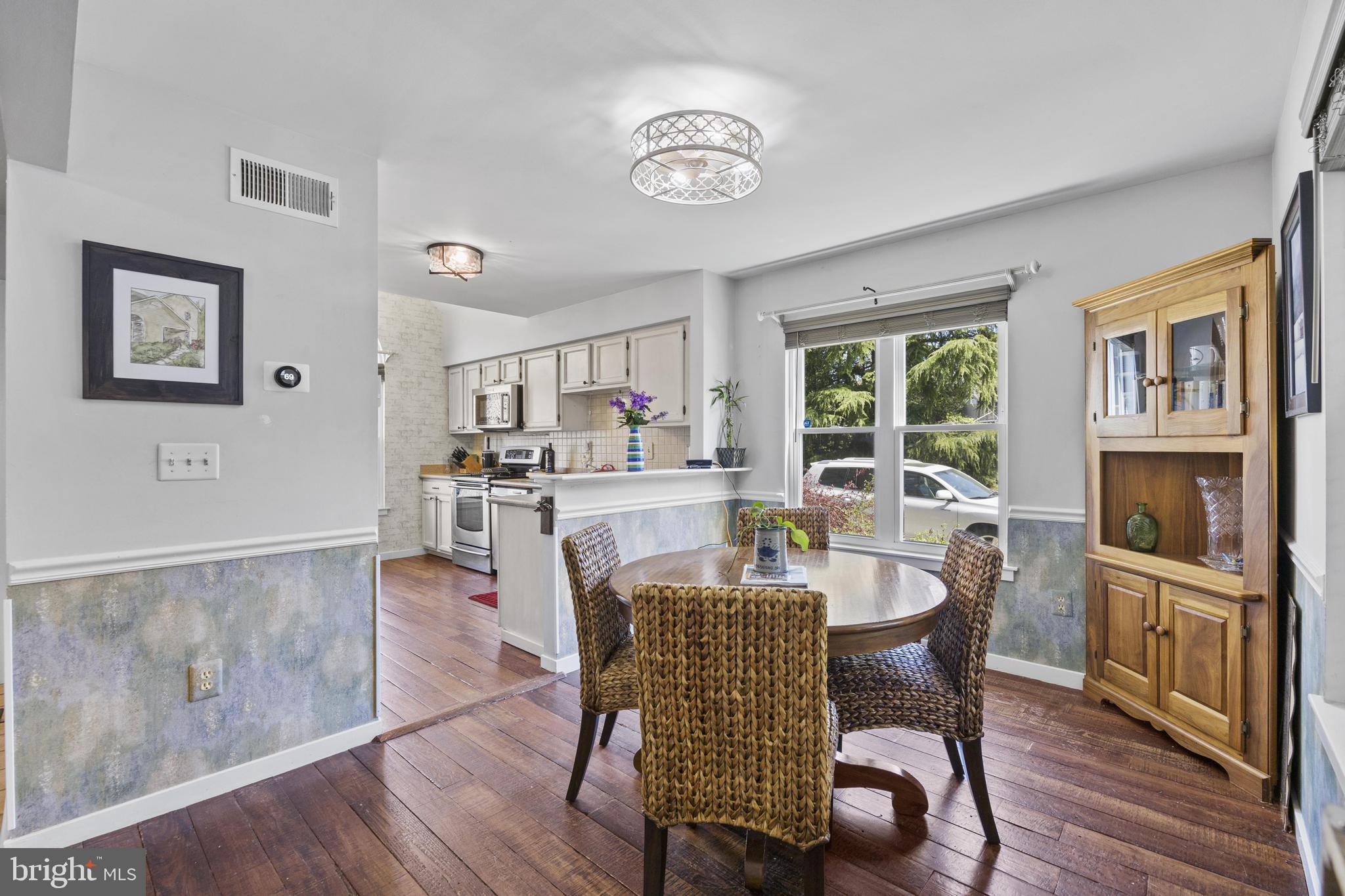 1561 Ritchie Lane Annapolis, MD 21401 - Photo 14 of 66 Charming dining nook with natural light.
