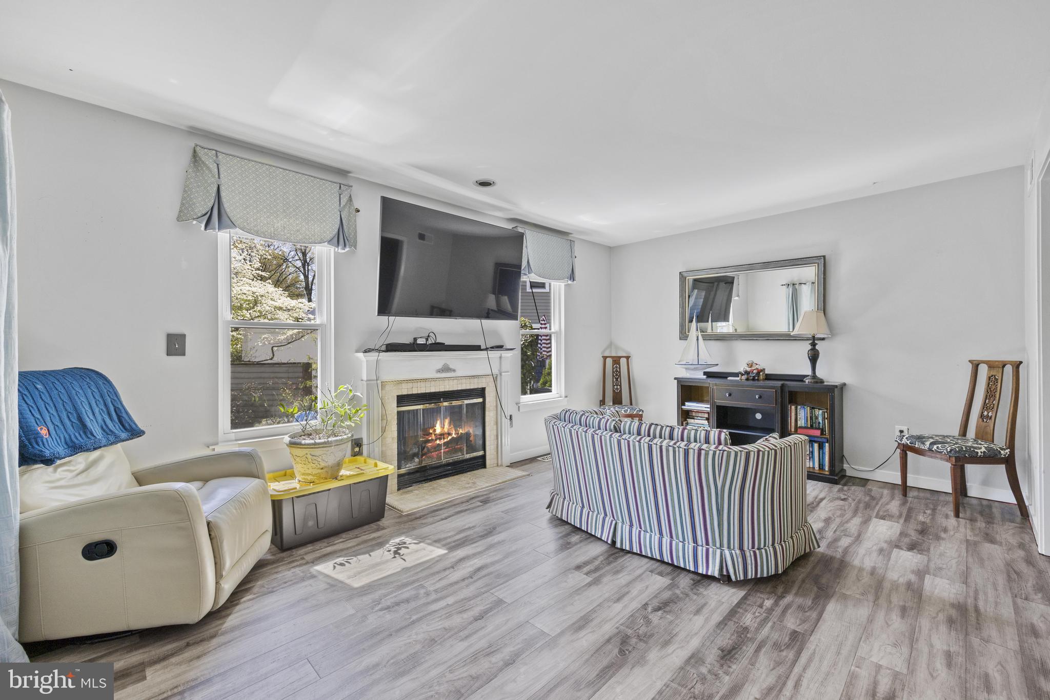 1561 Ritchie Lane Annapolis, MD 21401 - Photo 19 of 66 Cozy living space with modern charm.