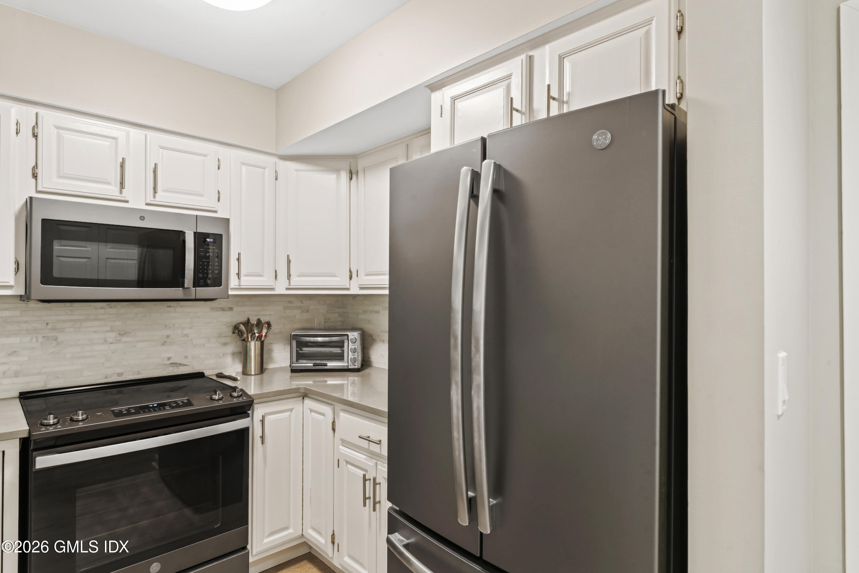 351 Pemberwick Road, Unit 818 Greenwich, CT 06831 - Photo 5 of 31 DSC03789