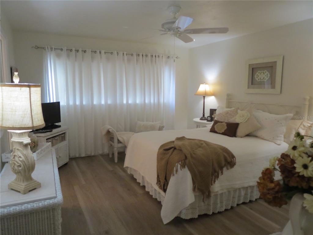 615 South Palm Avenue, Unit 4 Sarasota, FL 34236 - Photo 11 of 16 a bedroom with a bed and a flat screen tv