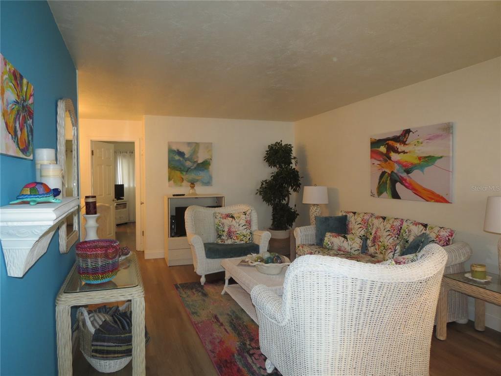 615 South Palm Avenue, Unit 4 Sarasota, FL 34236 - Photo 5 of 16 a living room with furniture and a table