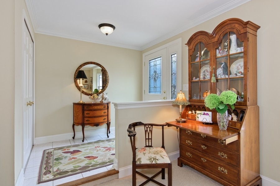 1138 Wheaton Oaks Drive Wheaton, IL 60187 - Photo 2 of 19