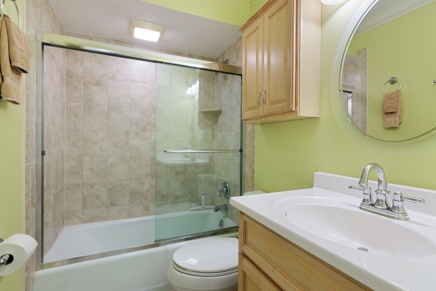 1138 Wheaton Oaks Drive Wheaton, IL 60187 - Photo 13 of 19