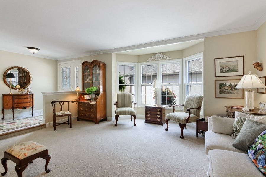 1138 Wheaton Oaks Drive Wheaton, IL 60187 - Photo 3 of 19