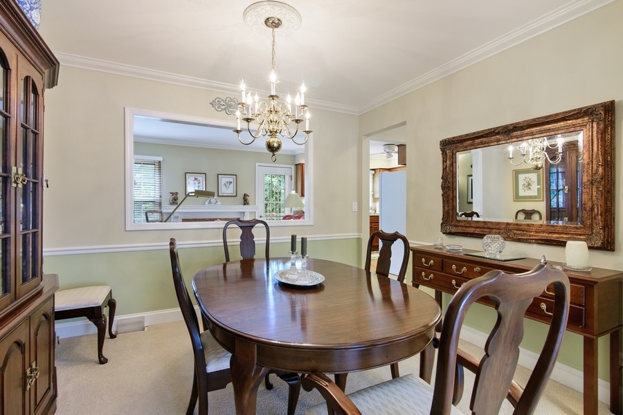 1138 Wheaton Oaks Drive Wheaton, IL 60187 - Photo 5 of 19