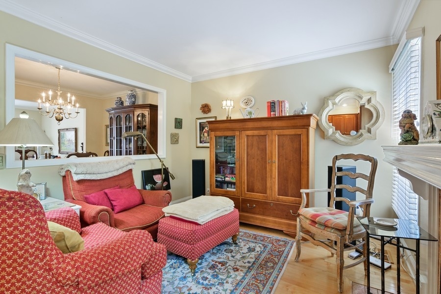 1138 Wheaton Oaks Drive Wheaton, IL 60187 - Photo 8 of 19