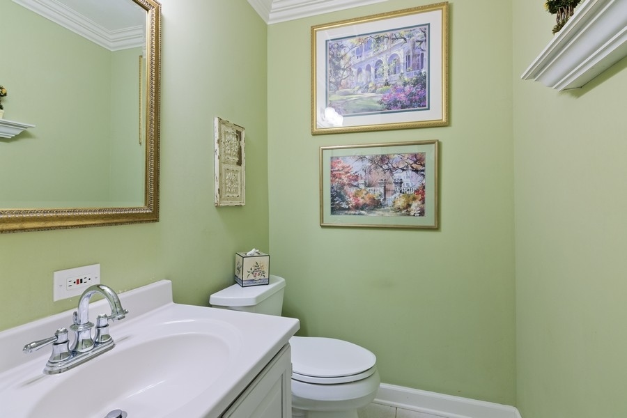 1138 Wheaton Oaks Drive Wheaton, IL 60187 - Photo 9 of 19