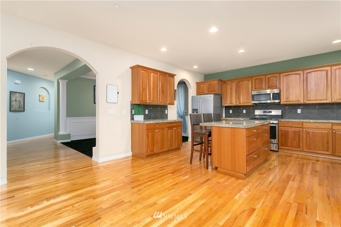 3456 Wells Avenue South Renton, WA 98055 - Photo 3 of 25