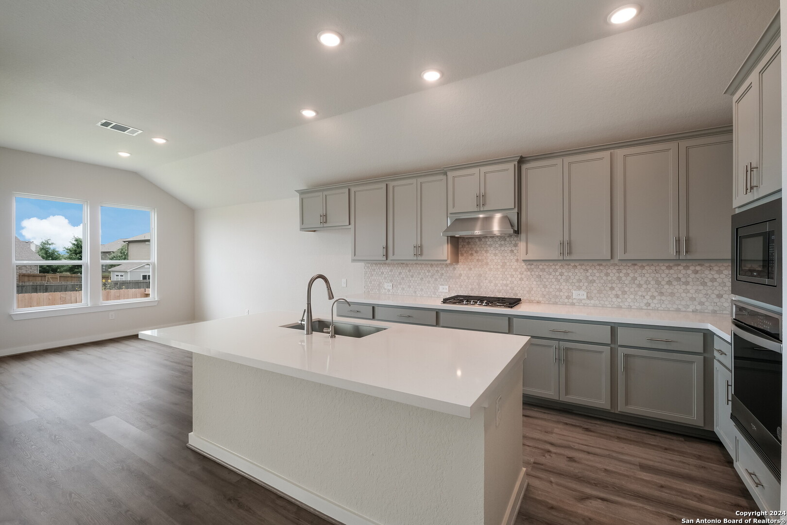 626 Foxbrook Way Cibolo, TX 78108 - Photo 12 of 26