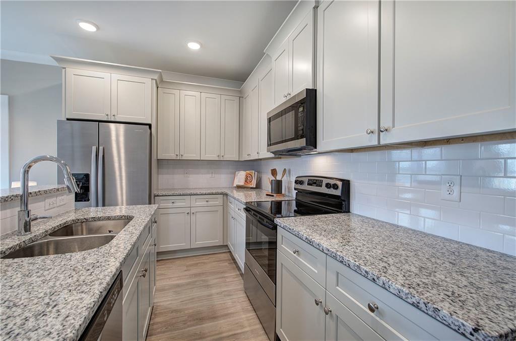 200 Daisy Court Cartersville, GA 30121 - Photo 20 of 73 a kitchen with a sink stove and refrigerator