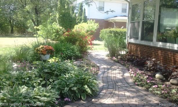 28420 Brandywine Road Farmington, MI 48334 - Photo 3 of 18