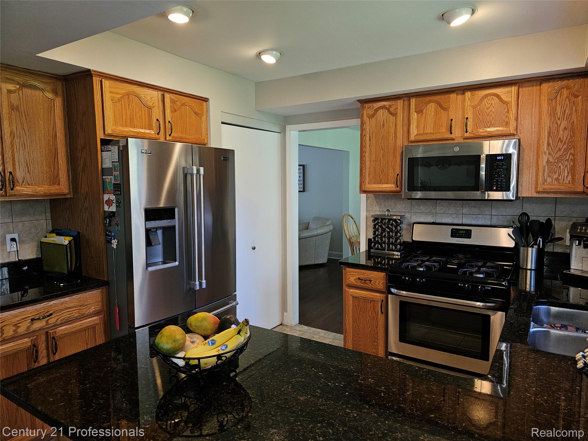 1508 Crooks Road Rochester, MI 48309 - Photo 14 of 43 All Appliances Stay