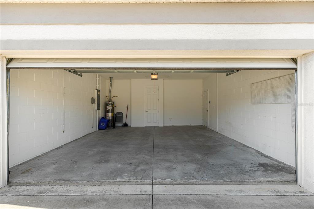 8546 Southwest 79th Avenue Ocala, FL 34476 - Photo 34 of 42 a view of a garage