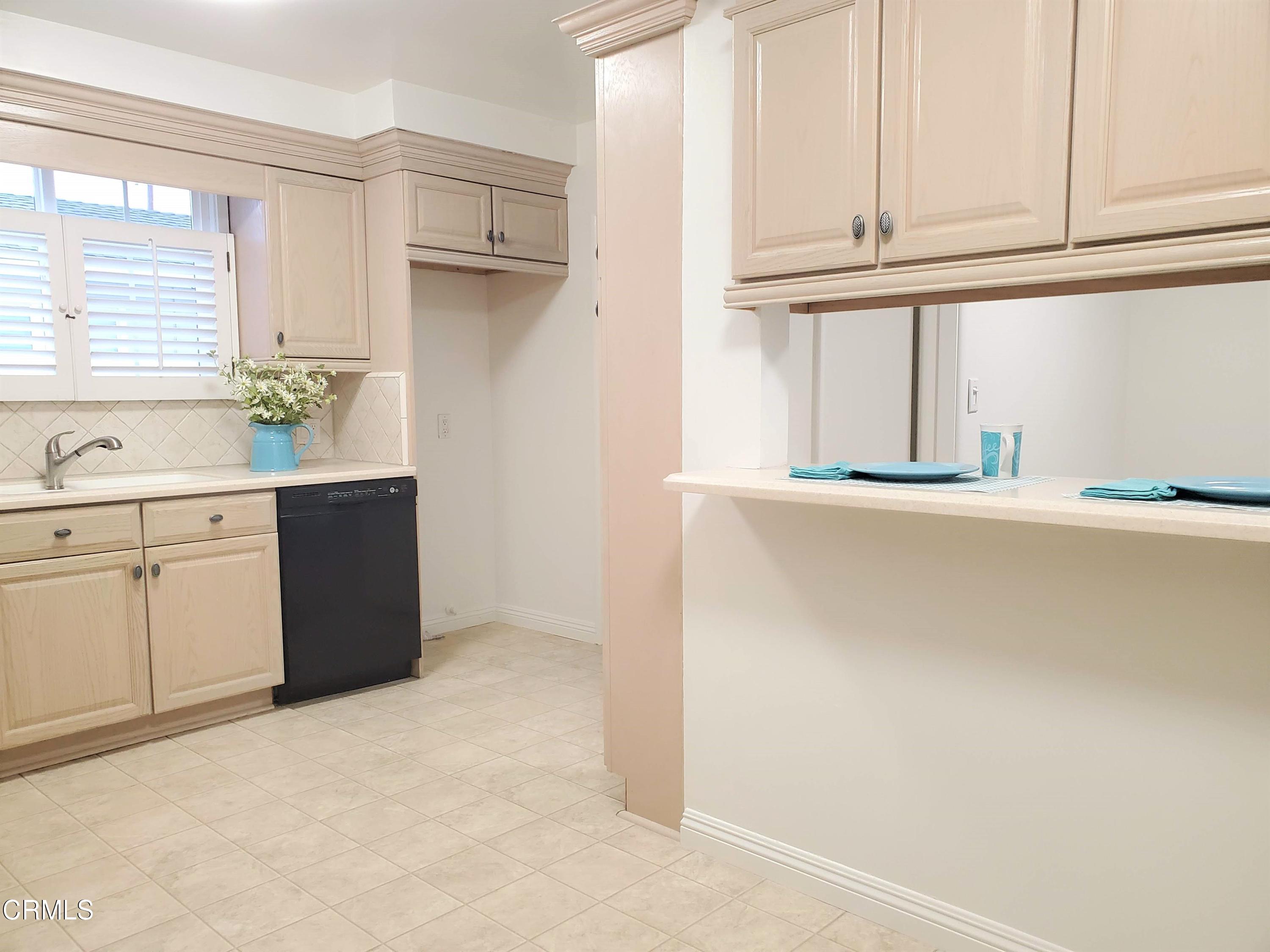 1372 Riverside Drive Fullerton, CA 92831 - Photo 11 of 31 kitchen3