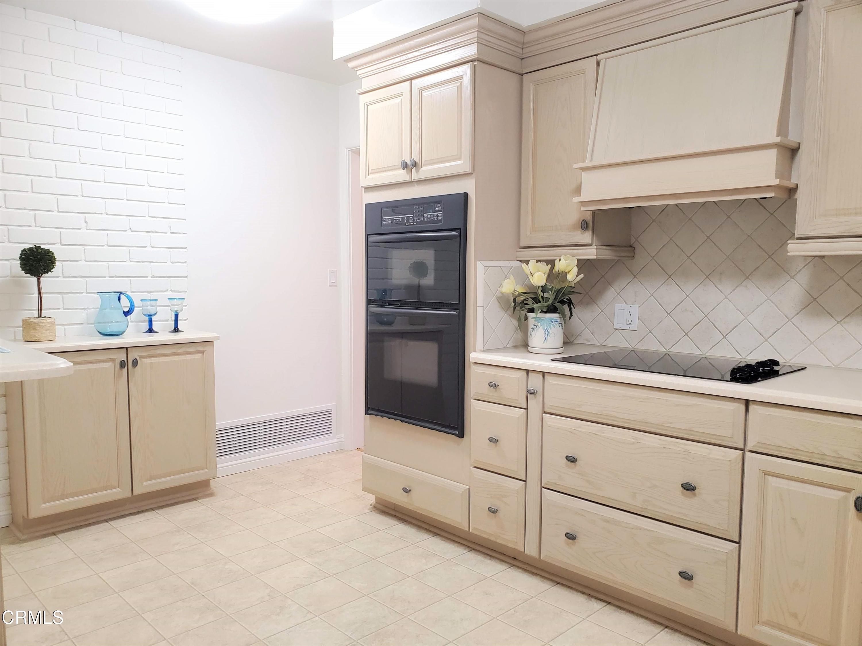 1372 Riverside Drive Fullerton, CA 92831 - Photo 13 of 31 kitchen5