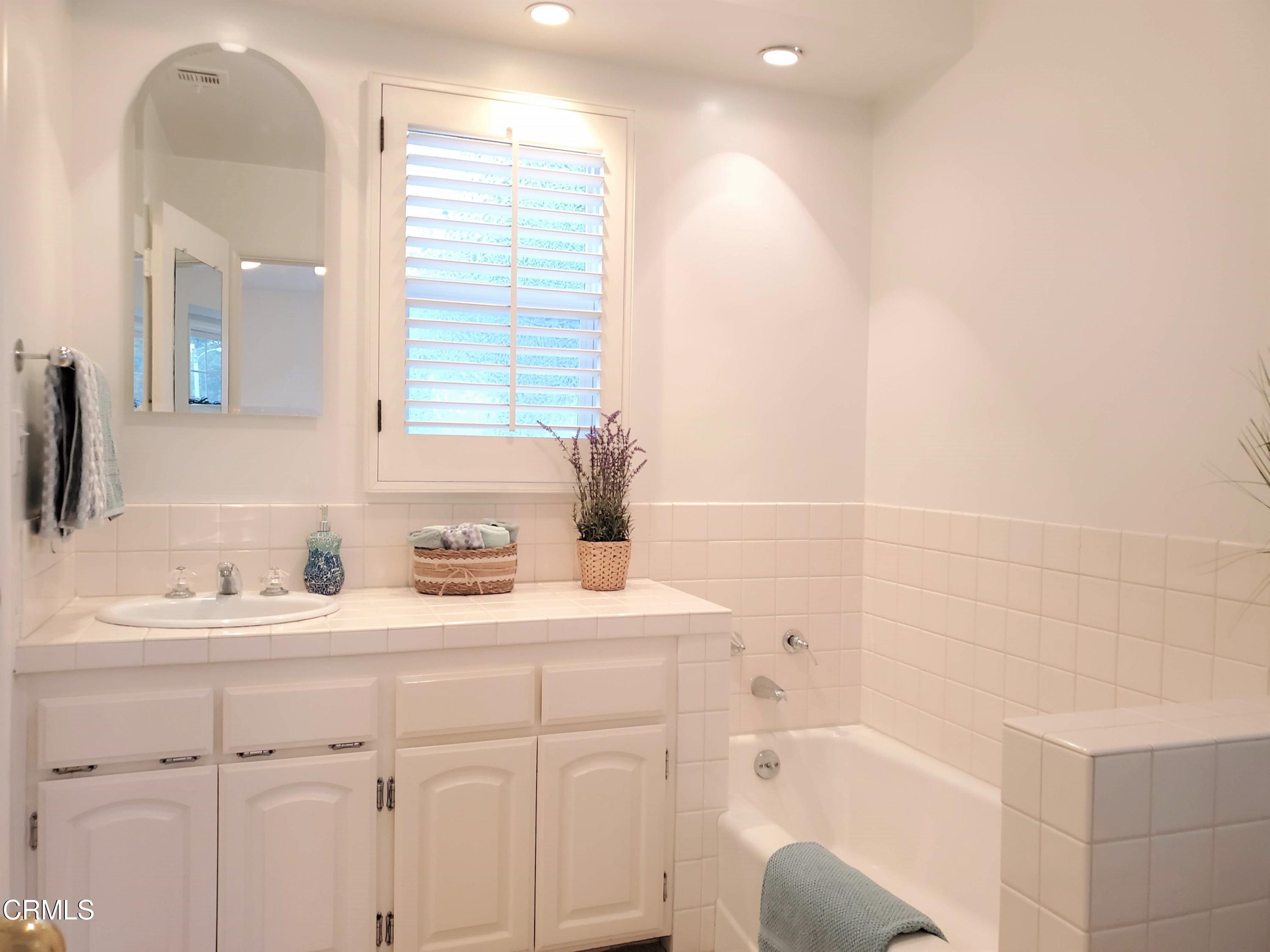 1372 Riverside Drive Fullerton, CA 92831 - Photo 20 of 31 master bth1