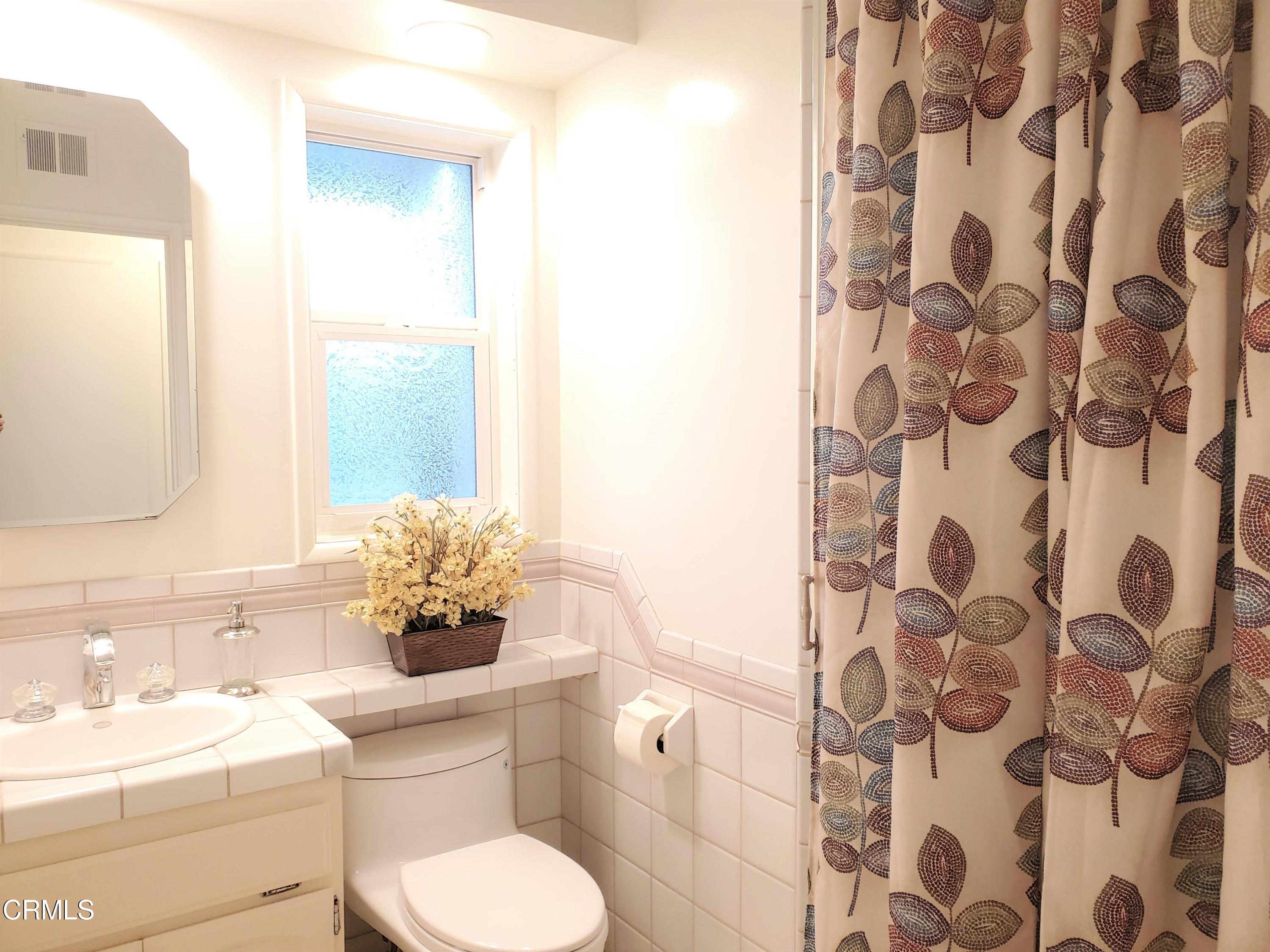 1372 Riverside Drive Fullerton, CA 92831 - Photo 26 of 31 2nd bath