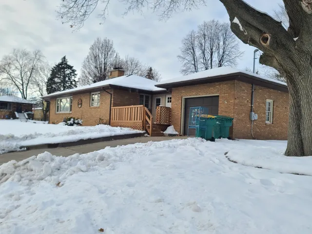 $295,000 | 600 Mack Street, Joliet, IL 60435