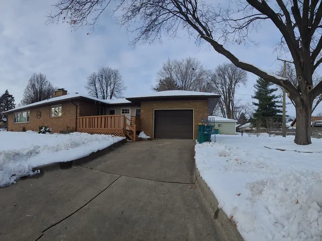 $295,000 | 600 Mack Street, Joliet, IL 60435