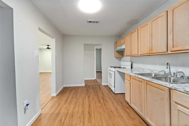 $180,000 | 5042 Bataan Road, Houston, TX 77033