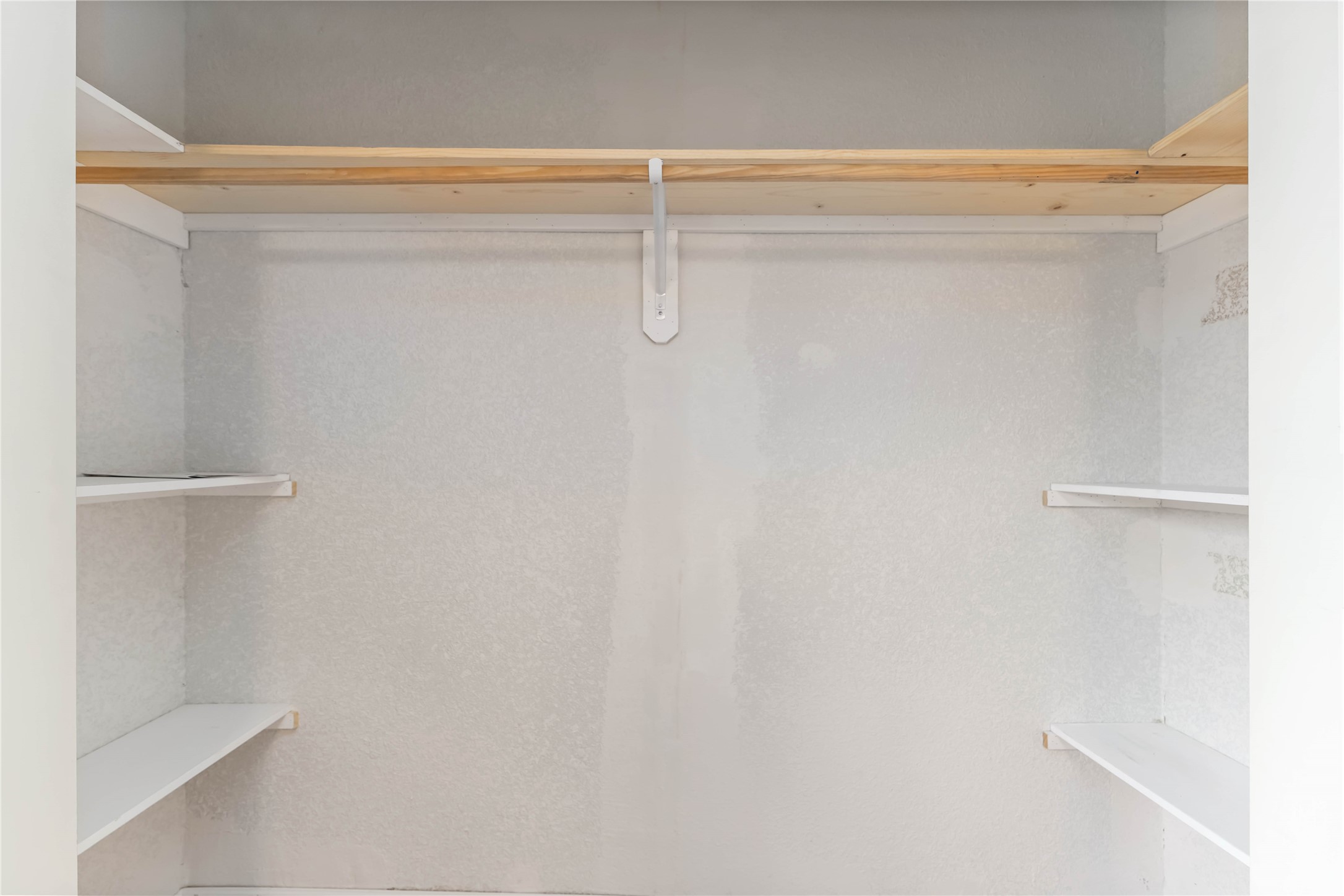 5042 Bataan Road Houston, TX 77033 - Photo 15 of 27