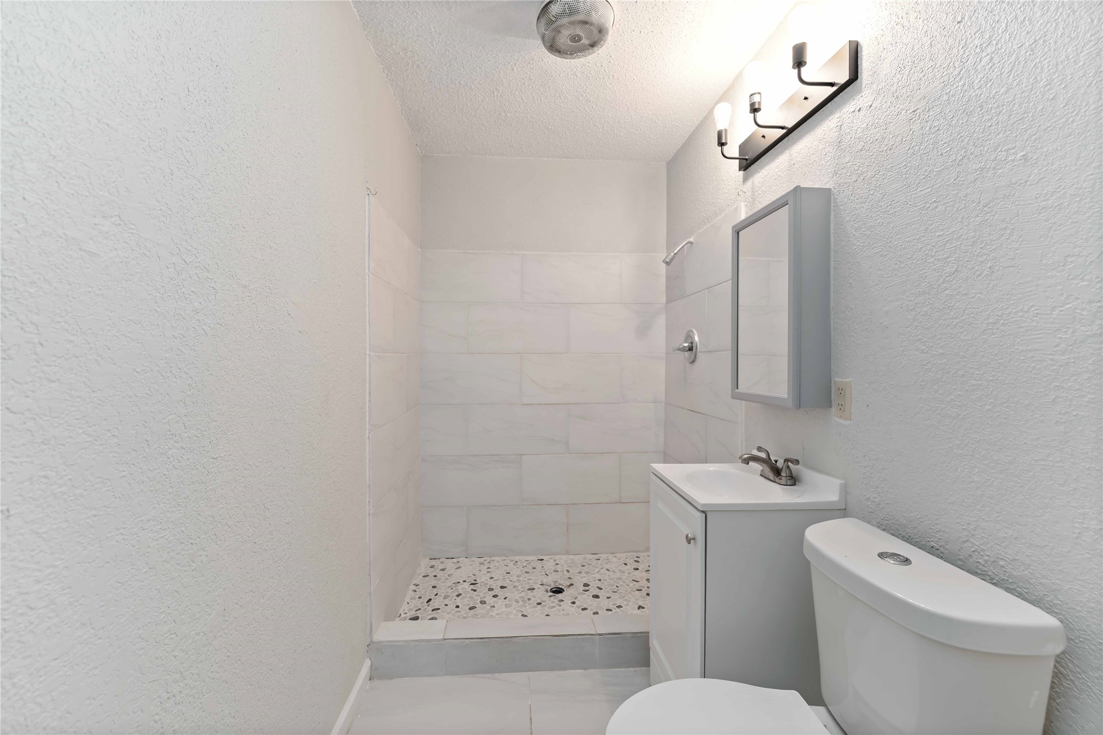 5042 Bataan Road Houston, TX 77033 - Photo 16 of 27