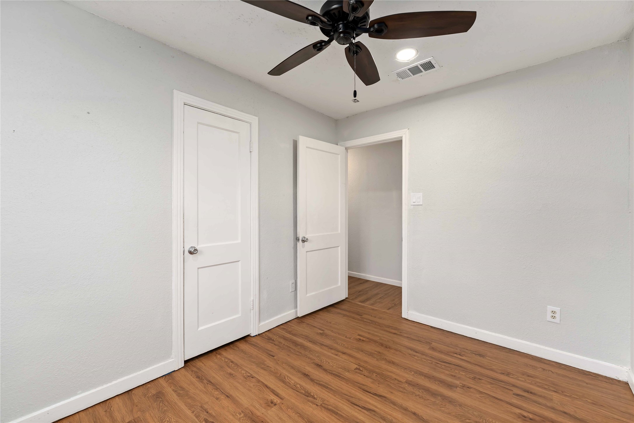 5042 Bataan Road Houston, TX 77033 - Photo 20 of 27