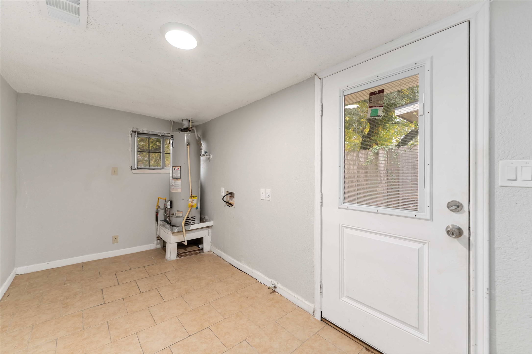 5042 Bataan Road Houston, TX 77033 - Photo 21 of 27