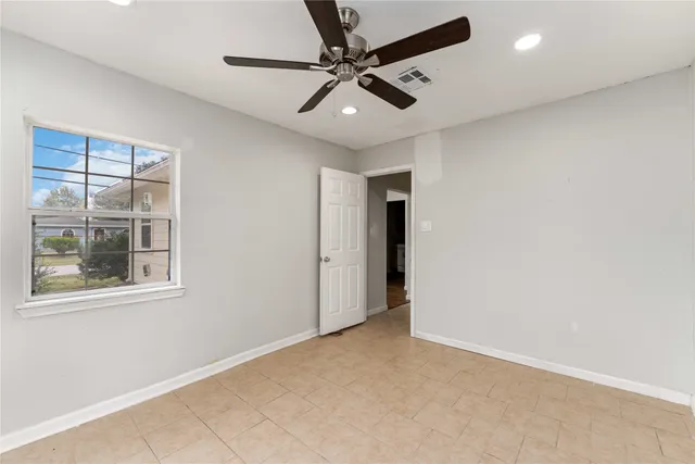 $180,000 | 5042 Bataan Road, Houston, TX 77033