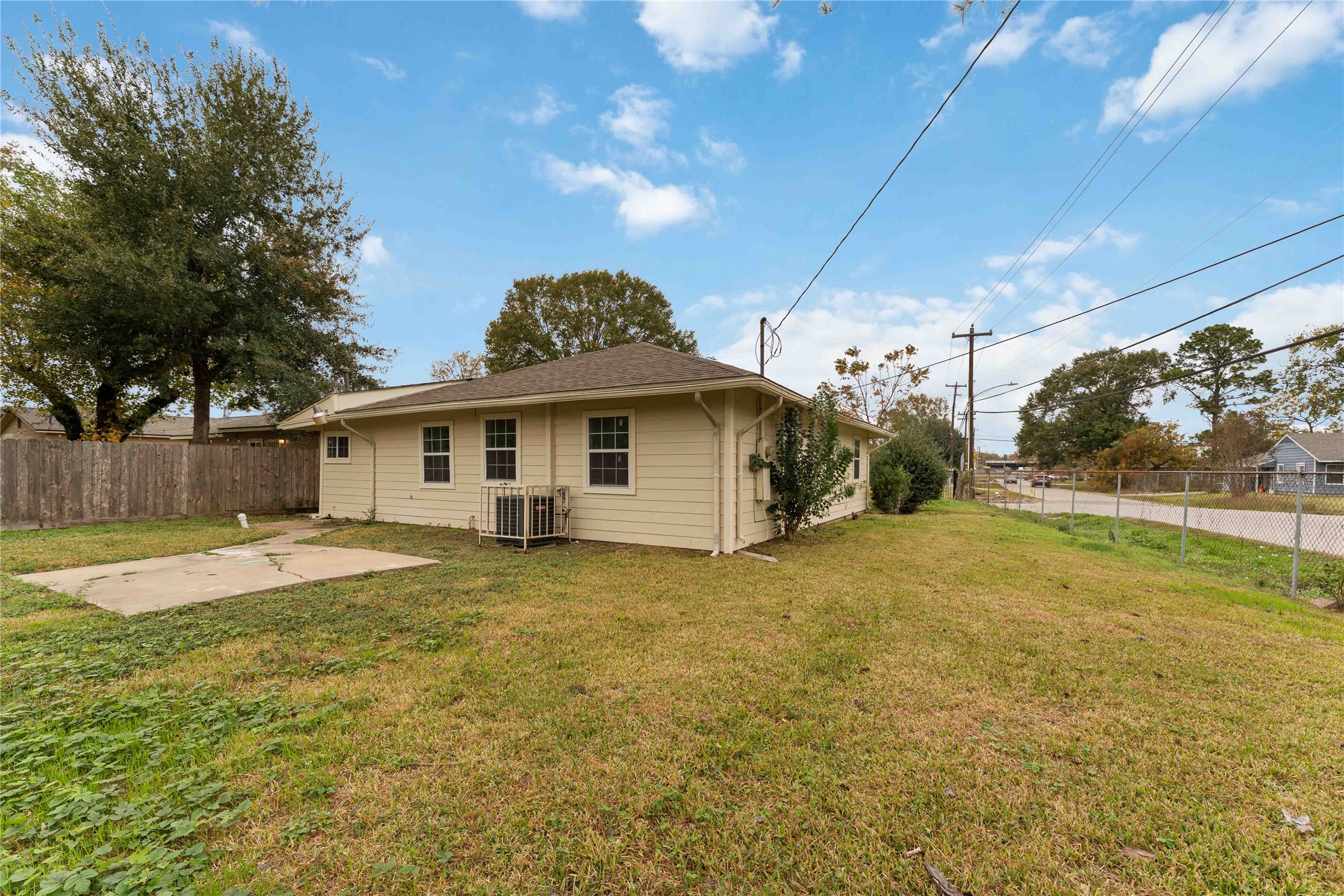 5042 Bataan Road Houston, TX 77033 - Photo 27 of 27