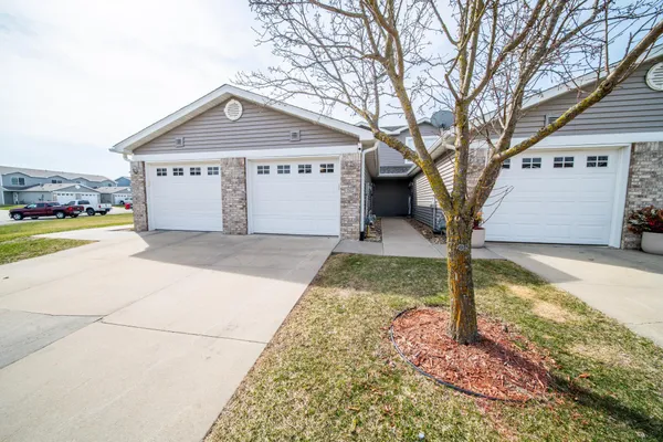 $230,000 | 562 Pointe Court Southwest, Rochester, MN 55902