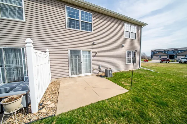 $230,000 | 562 Pointe Court Southwest, Rochester, MN 55902