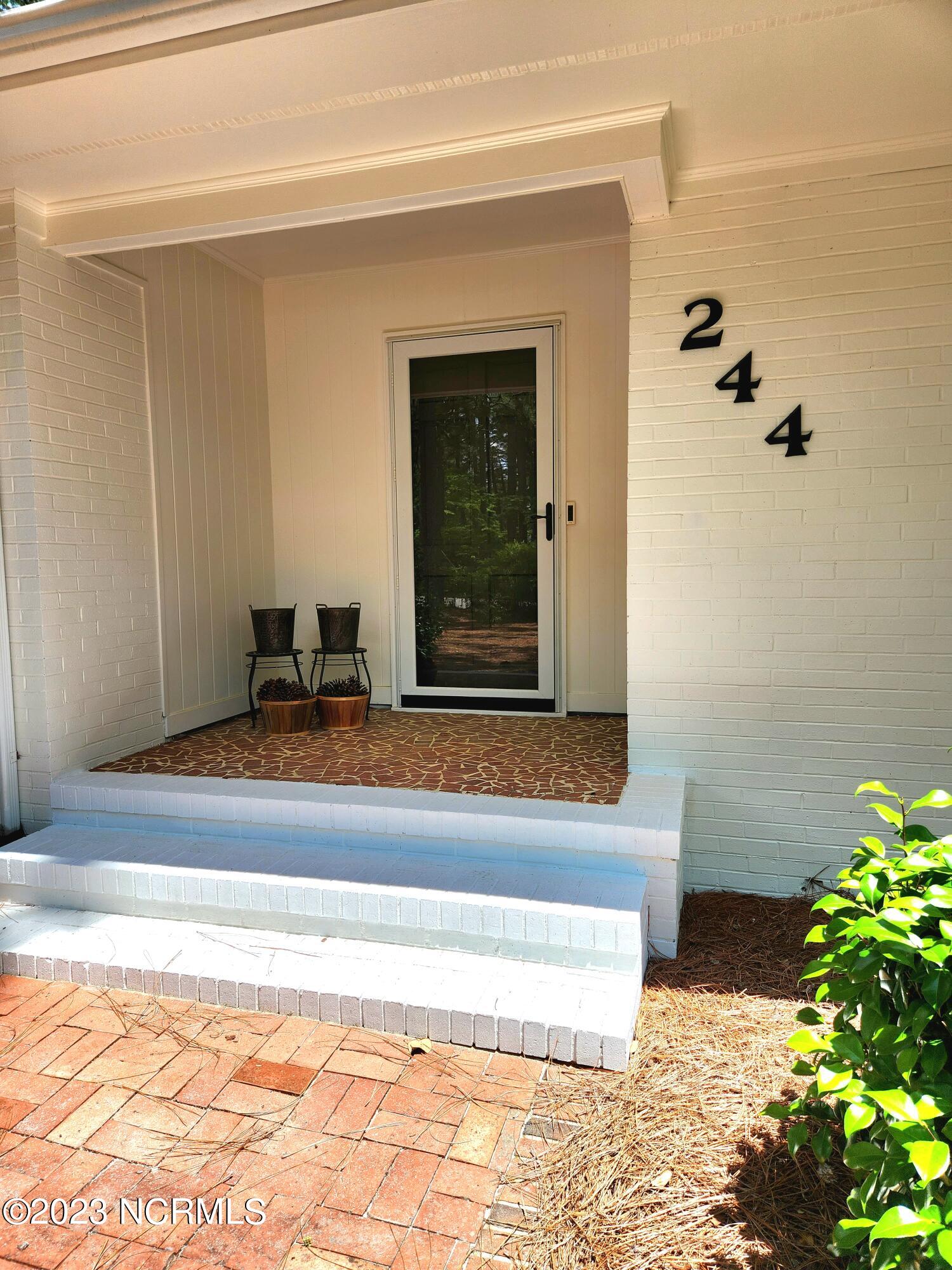 244 Turner Road Pinehurst, NC 28374 - Photo 4 of 49 Entryway