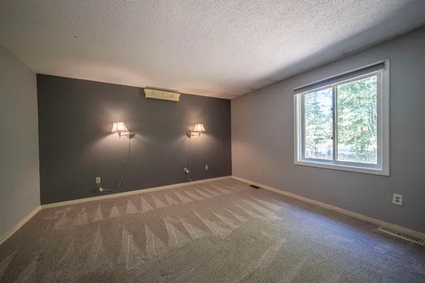 $365,000 | 50 Thornhill Road, Stratham, NH 03885