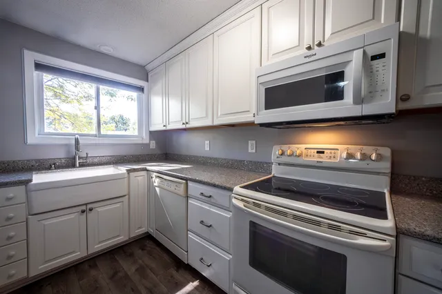 $385,000 | 50 Thornhill Road, Stratham, NH 03885